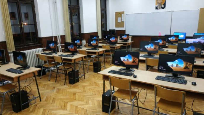 Učenici: Smenjena v.d. direktorka